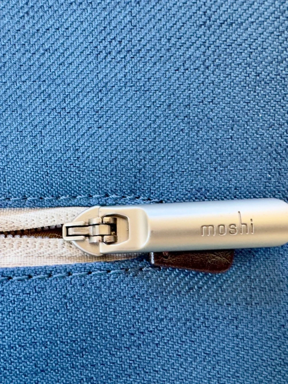 Moshi Urbana Lite Slim Laptop Bag